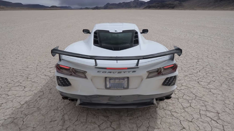 Corvette πιάνει τα 278 χλμ./ώρα σε ξερή λίμνη